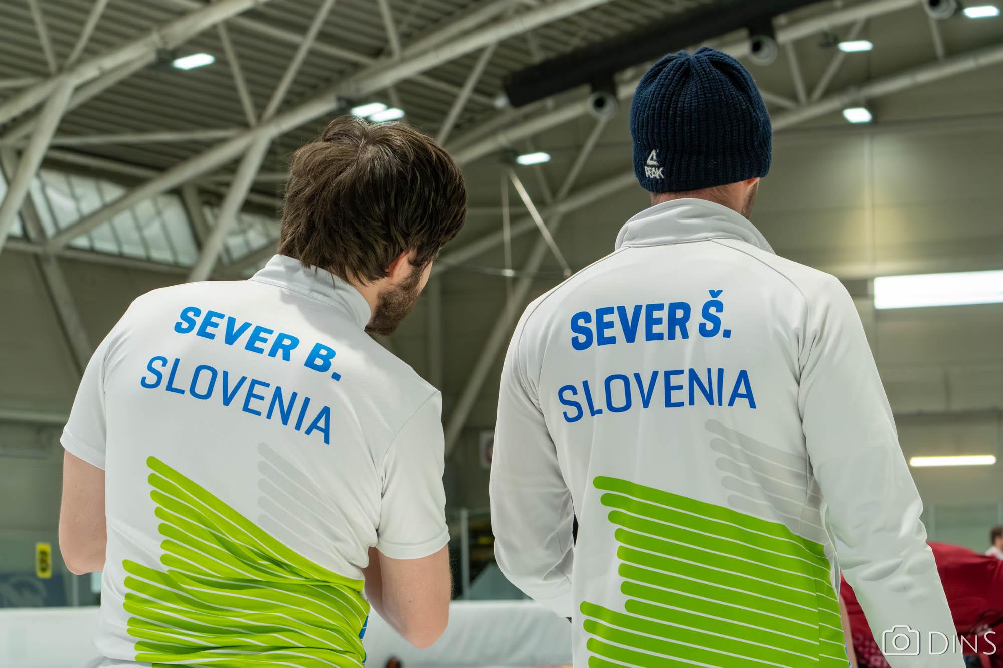 SLOvLAT77